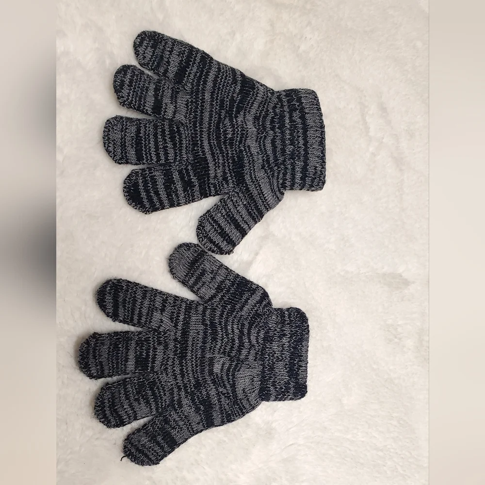Striped Black and Gray Boys Gloves Size  2T-4T